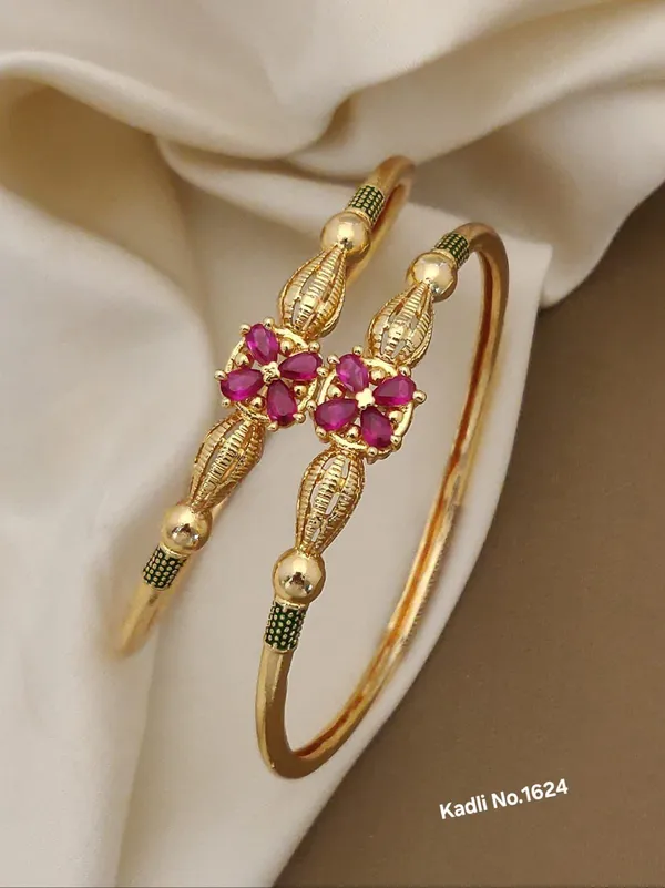 Gold_Brass_Bangles_For_Women(Set_of_2/4)