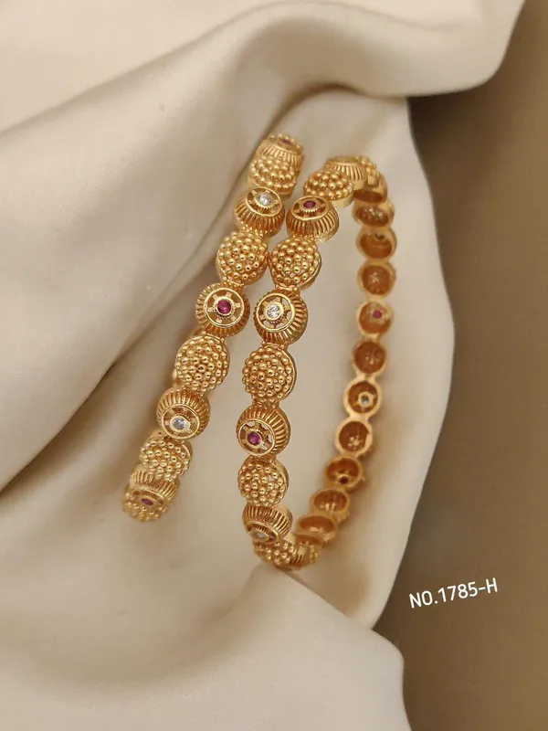 Gold_Brass_Bangles_For_Women(Set_of_2/4)