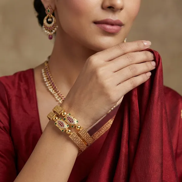 Gold_Toned_Metal_Bangles_For_Women