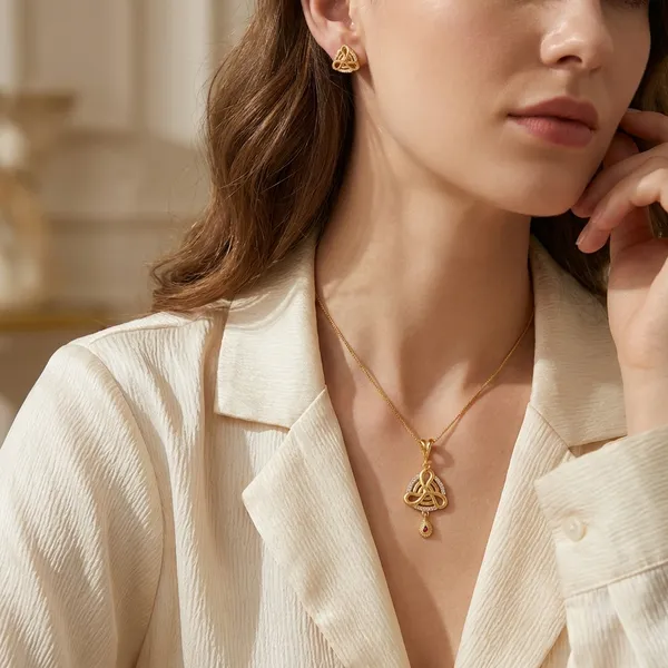 Gold_Alloy_Pendant_For_Women
