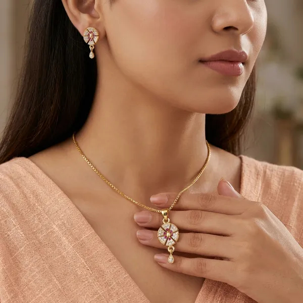 Gold_Alloy_Pendant_For_Women