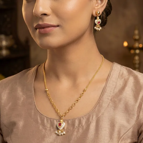 Gold_Alloy_Necklace_For_Women