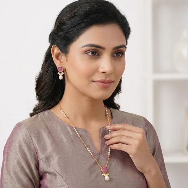 Gold_Alloy_Pendant_For_Women