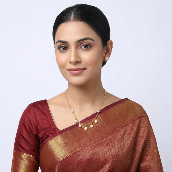 Gold_Alloy_Necklace_For_Women
