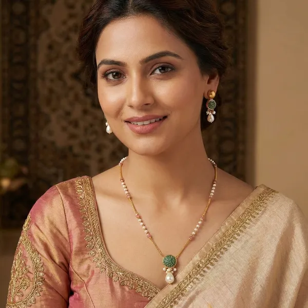 Gold_Alloy_Necklace_For_Women