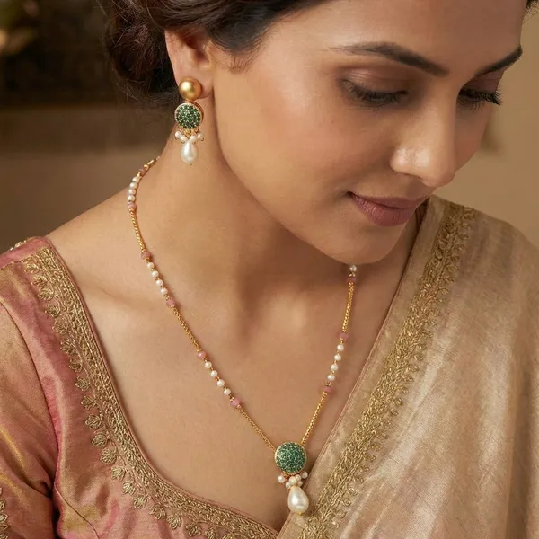 Gold_Alloy_Necklace_For_Women
