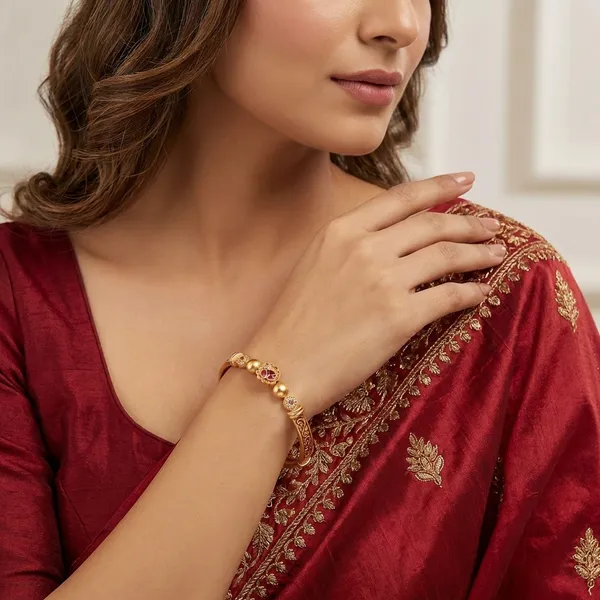 Kundan_With_Gold_Toned_Metal_Bangles_For_Women