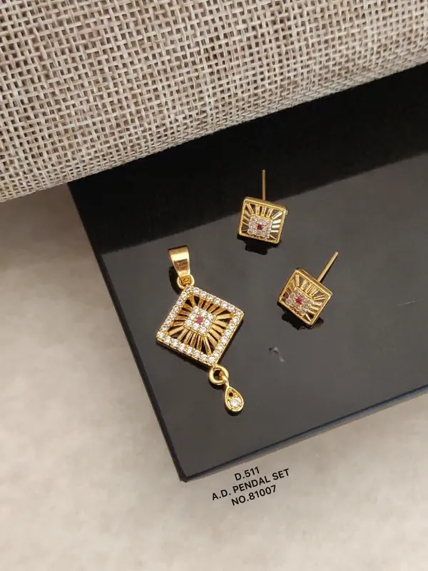 Gold_Plated_Pendant_For_Women(Set_of_2/4)
