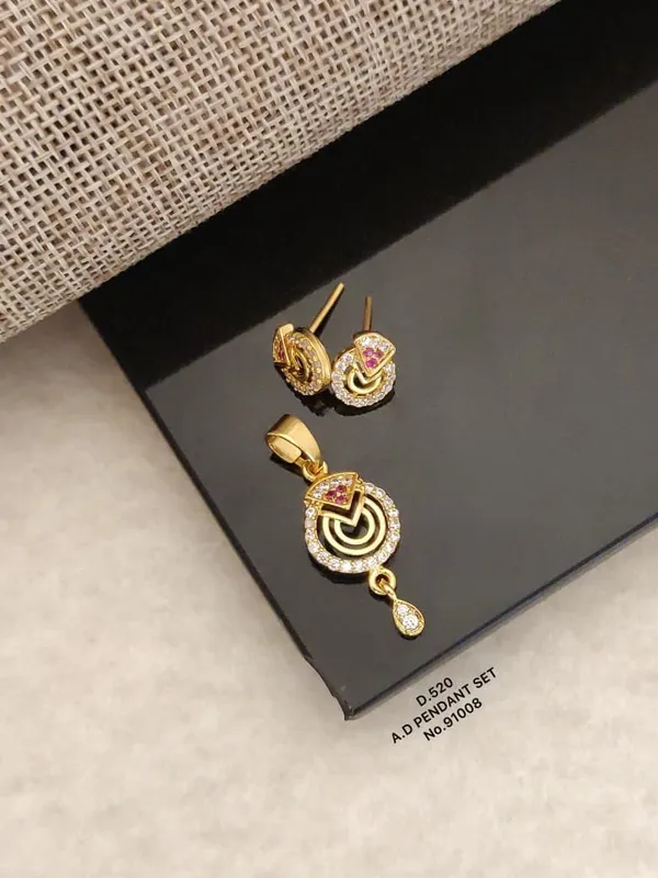 Gold_Plated_Alloy_Pendant_For_Women