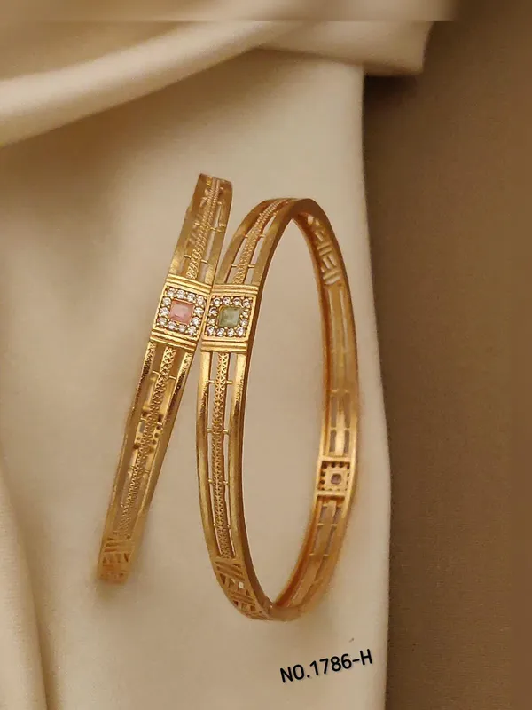 Gold_Plated_Metal_Bangles_For_Women