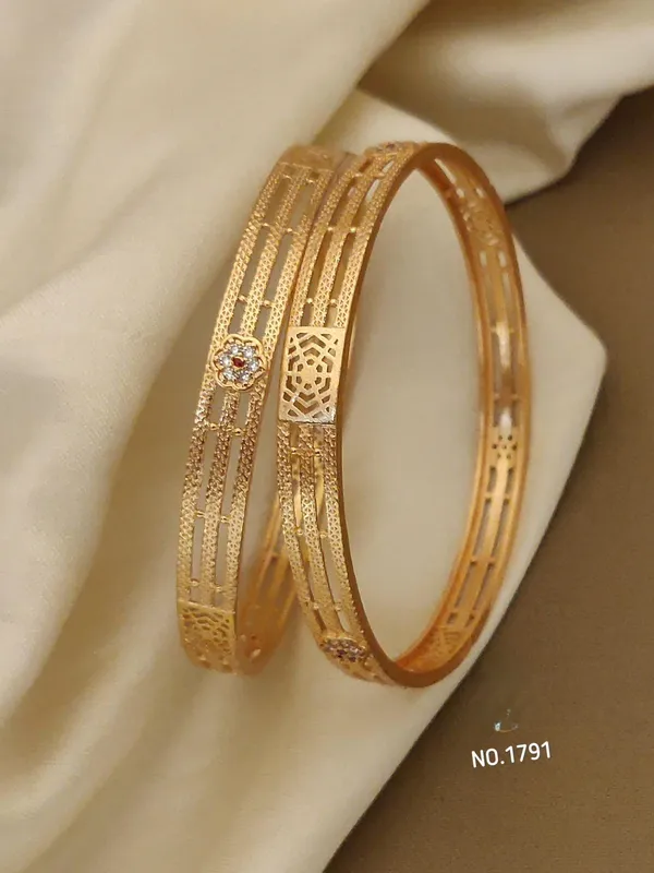 Gold_Alloy_Bangles_For_Women