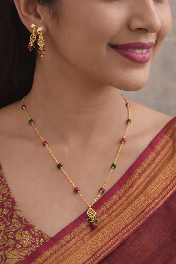 Gold_Alloy_Necklace_For_Women