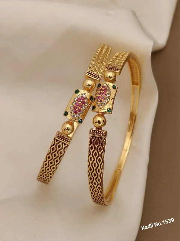Gold_Toned_Metal_Bangles_For_Women