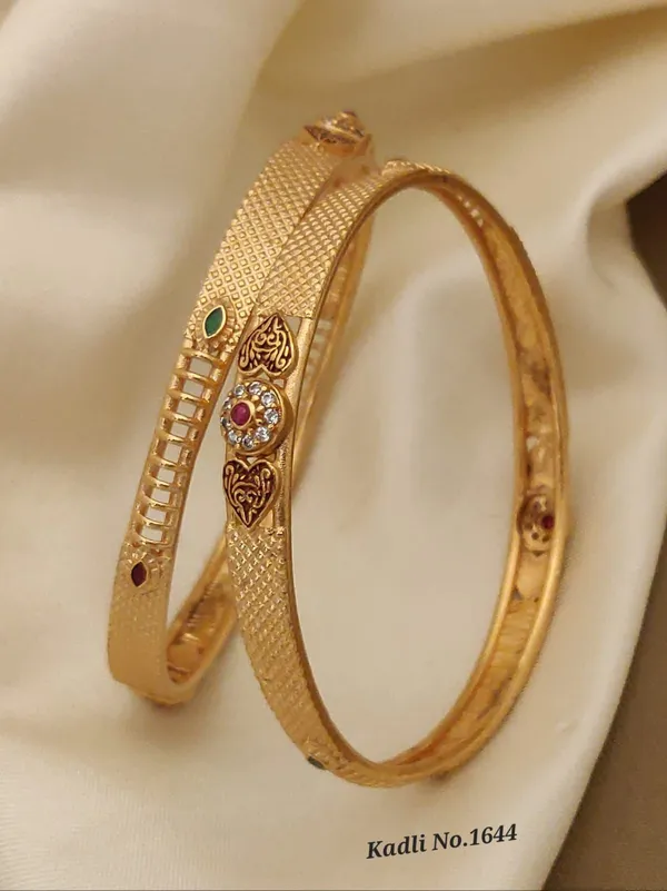 Gold_Plated_Metal_Bangles_For_Women(Set_of_2/4)