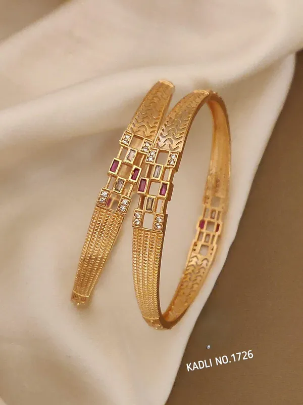 Gold_Plated_Metal_Bangles_For_Women