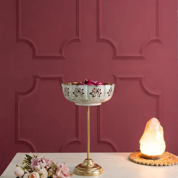 White_And_Gold_Decorative_Brass_Stand_Bowl_Set_With_Floral_Motif