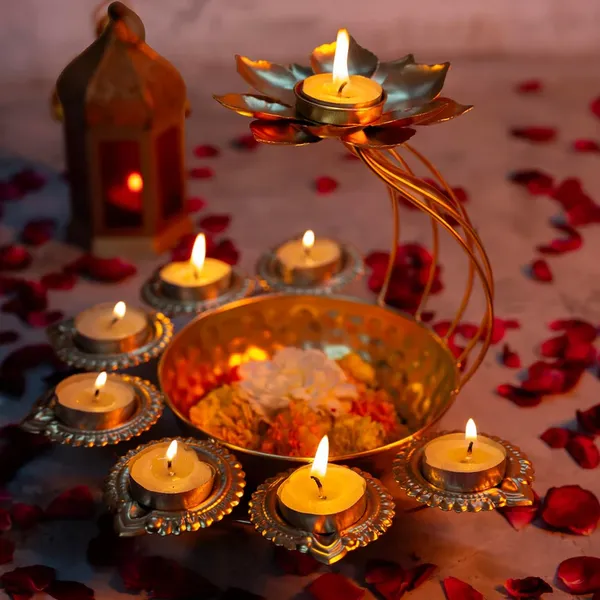 Gold_Decorative_Brass_Diya_Stand_With_Lotus_Design_8_Tea_Light_Holders