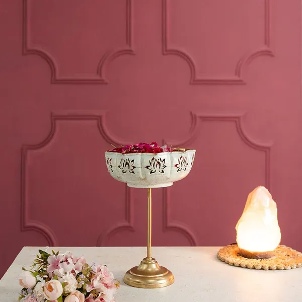 White_And_Gold_Decorative_Brass_Stand_Bowl_Set_With_Floral_Motif