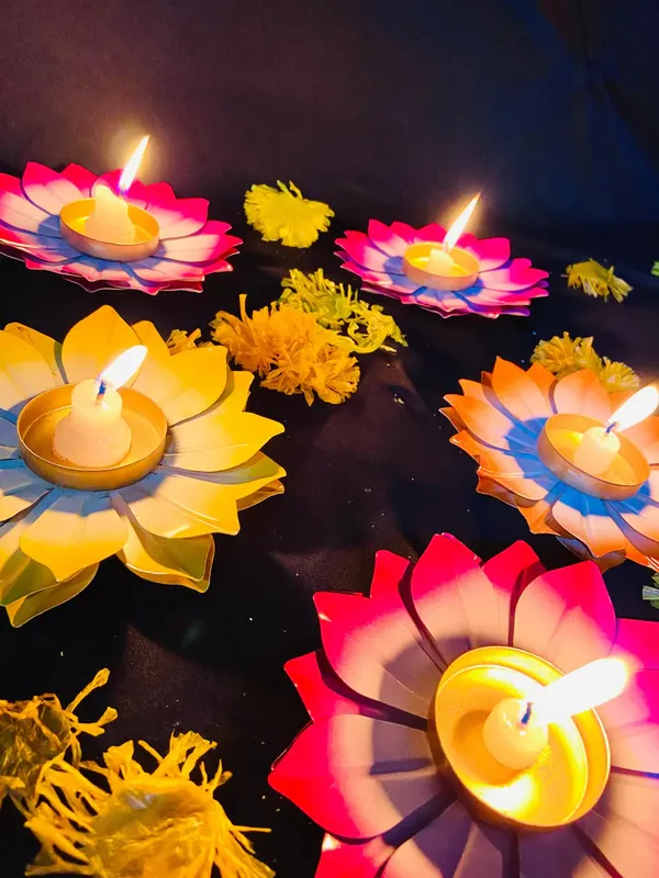 Floating_Lotus_Flower_Candle_Holders(Multicolor)