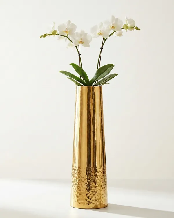 Gold_Hammeredvase_Tall_Tapered_Metal_Flower_Vase