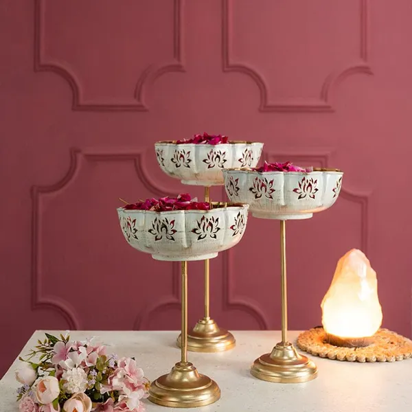 White_And_Gold_Decorative_Brass_Stand_Bowl_Set_With_Floral_Motif