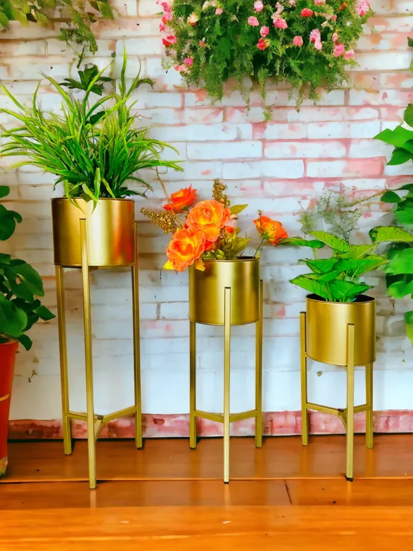 Gold_Modern_Metal_Plant_Stand_With_Cylindrical_Pot