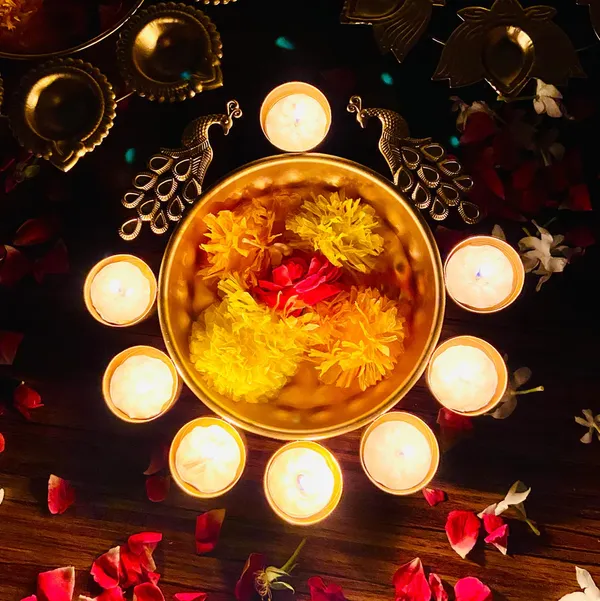 Gold_Decorative_Brass_Diya_Set_With_Floating_Flowers_And_Candles