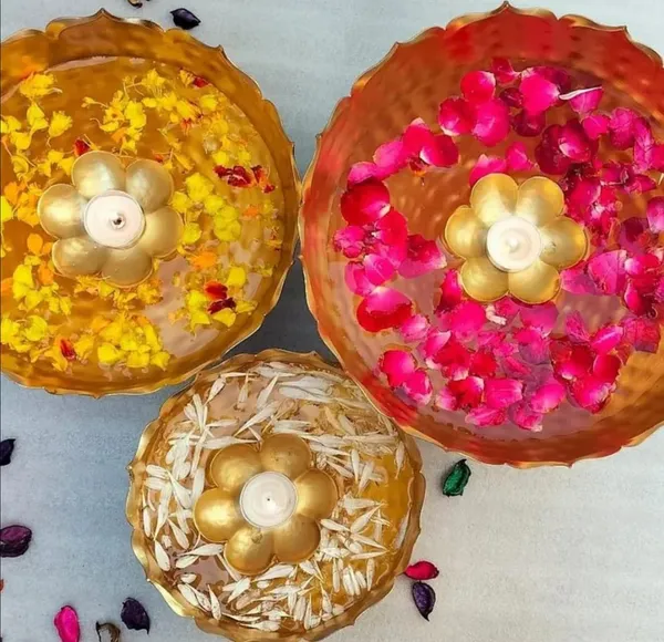 Gold_And_Green_Decorative_Brass_&_Green_Metal_Tiered_Bowl_Stand_Set_With_Floating_Candles_And_Flower_Petals