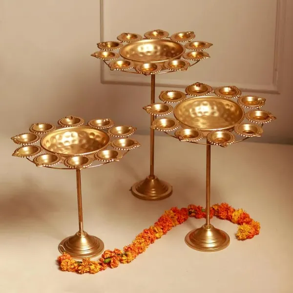 Gold_Brass_Diya_Stand_Set_With_Flower_Design