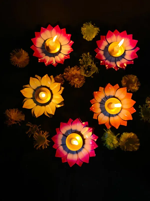 Floating_Lotus_Flower_Candle_Holders(Multicolor)