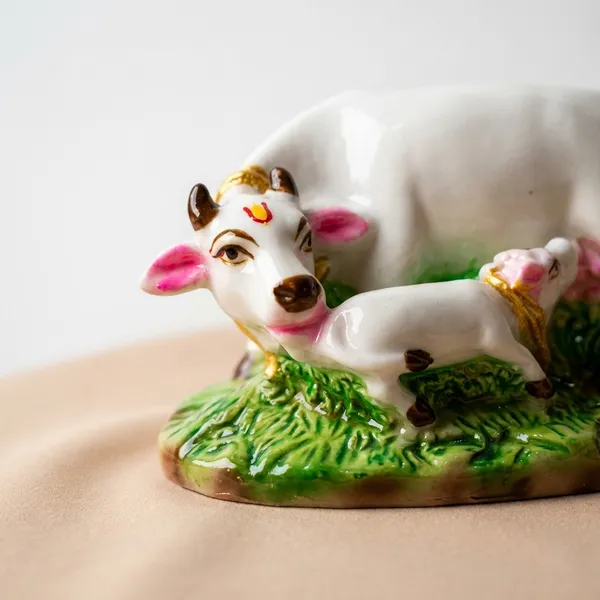 White_Cow_And_Calf_Statue_Cow_And_Calf_Statue_For_Bringing_Happiness_N_Prosperity_In_Your_Home_10_X_5_X_7_Cm