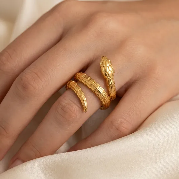 Elegant_Gold_Toned_Snake_Ring_For_Women