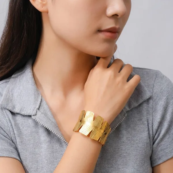 Luxurious_Gold_Toned_Wide_Cuff_Bracelet_For_Women