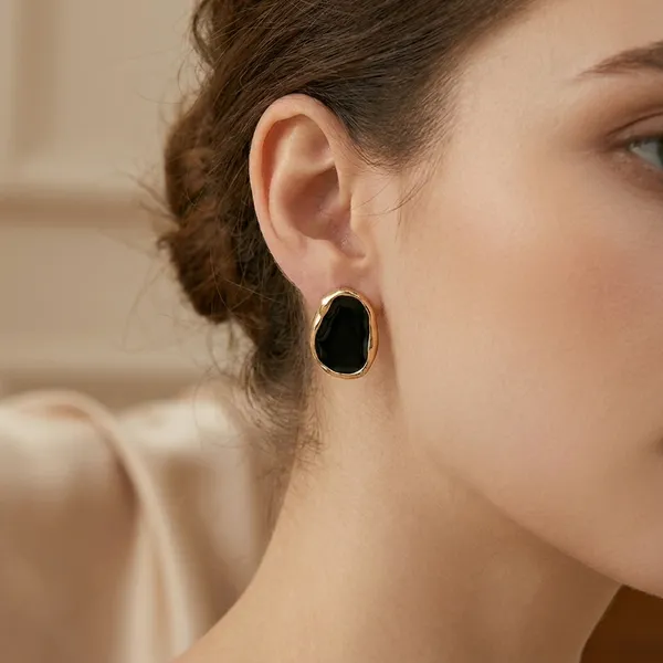 Elegant_Black_And_Gold_Toned_Oval_Stud_Earrings_For_Women