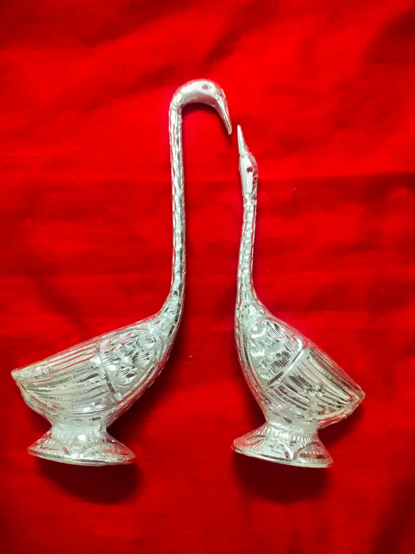 Decorative_Metal_Swan_Figurines___Set_Of_2_(Silver)