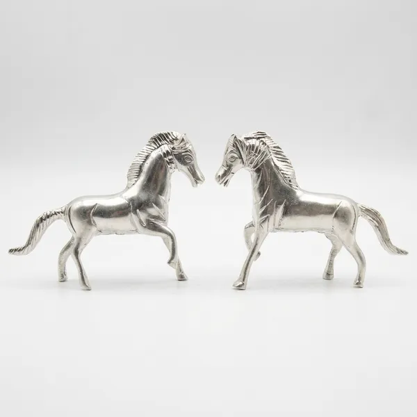 Silver_Metallic_Horse_Figurines___Set_Of_2_Decorative_Showpieces
