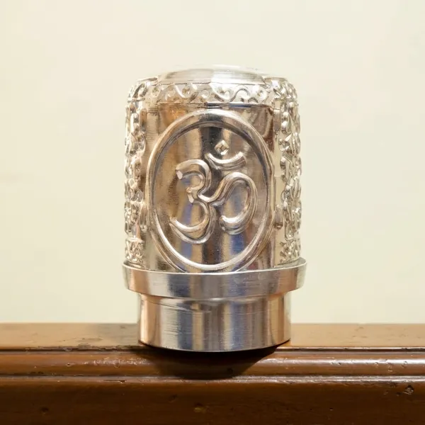 Decorative_Metal_Candle_Holder_With_Om_Symbol