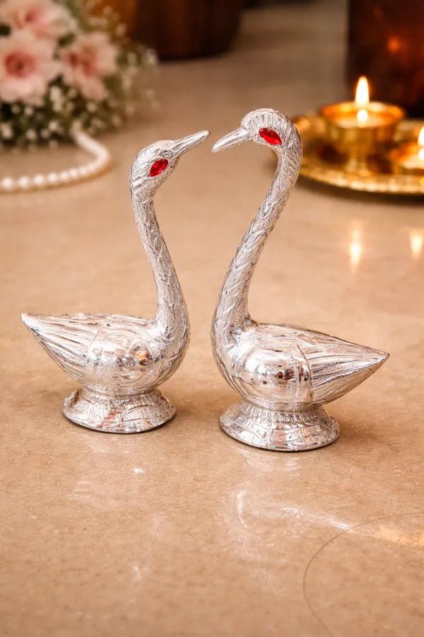 White_Metal_Silver_Color__Swan_Showpiece_(Set_Of_2)