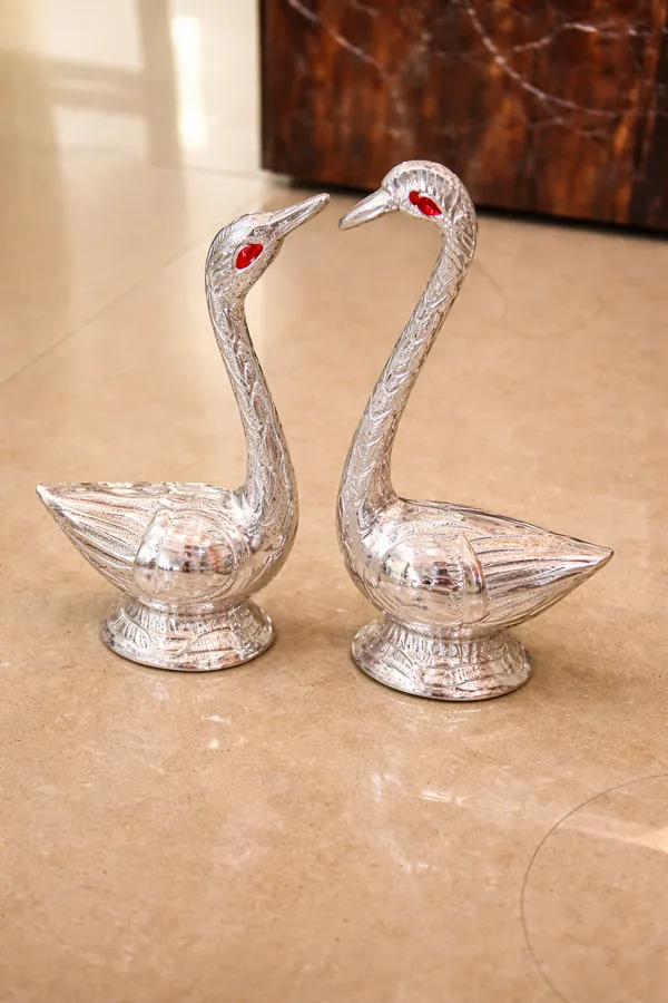 White_Metal_Silver_Color__Swan_Showpiece_(Set_Of_2)