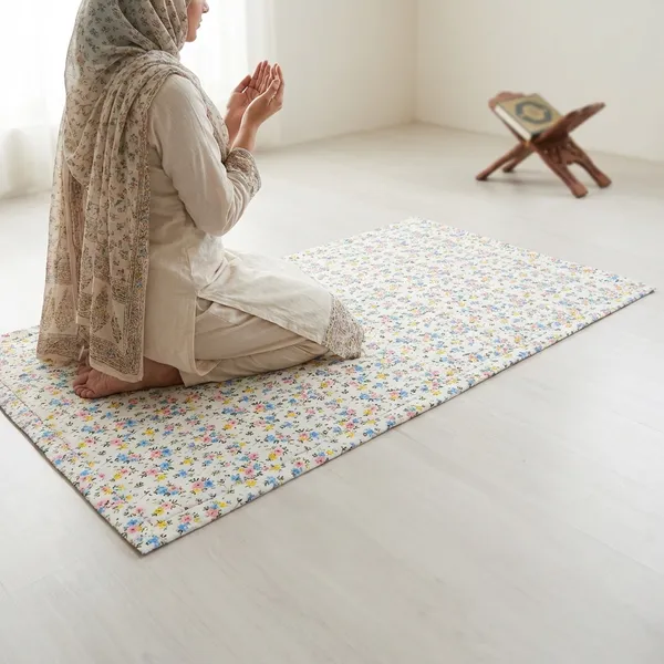 White_Corai_Grass_Cotton_&_Polyester_Mat_For_Prayer_Or_Meditation