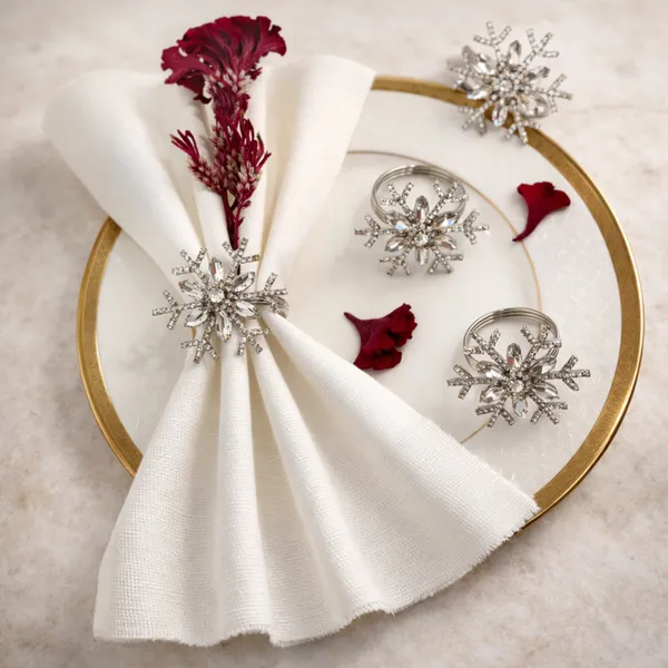 Silver_Luxury_Handmade_Crystal_Star_Napkin_Rings,_Set_Of_4_Premium_Ruby_Red_&_Clear_Gems,_Silver_Finish_For_Wedding,_Diwali,_Dining_Table_Decor_&_Gifting_Nordic_Snowflake_Silver