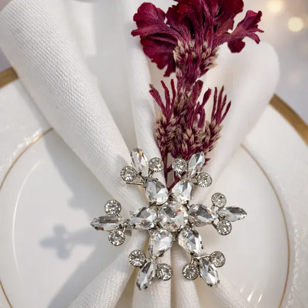Silver_Luxury_Handmade_Sparkling_Crystal_Star_Napkin_Rings,_(Set_Of_4)_Premium_Silver_Finish_Snowflake_Holders_For_Weddings,_Diwali,_Party_Decor_And_Giftingarctic_Starbust_Silver