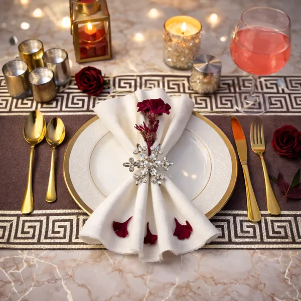 Silver_Luxury_Handmade_Sparkling_Crystal_Star_Napkin_Rings,_(Set_Of_4)_Premium_Silver_Finish_Snowflake_Holders_For_Weddings,_Diwali,_Party_Decor_And_Giftingarctic_Starbust_Silver
