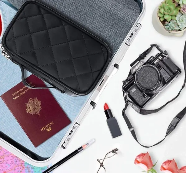 Black_Polyester_Cosmetic_Bag_For_Storing_Cosmetics_And_Toiletries