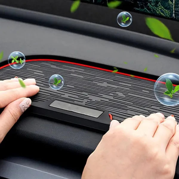 Black_And_Red_Rubber_Dashboard_Anti_Slip_Mat