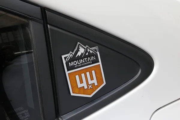 Brown_Vinyl_Car_Emblem