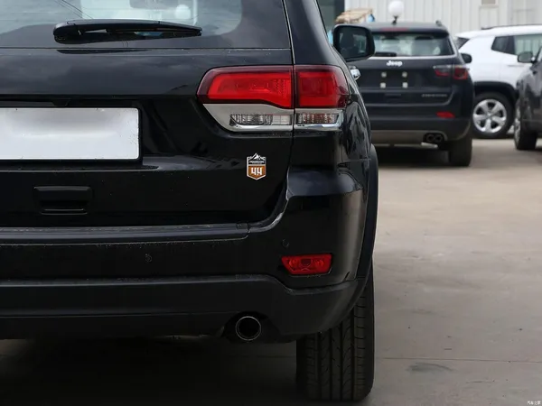 Brown_Vinyl_Car_Emblem