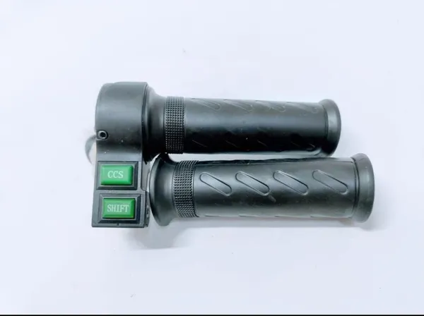 Black_Metal,_Plastic,_Rubber_Scooter_Throttle_Grip