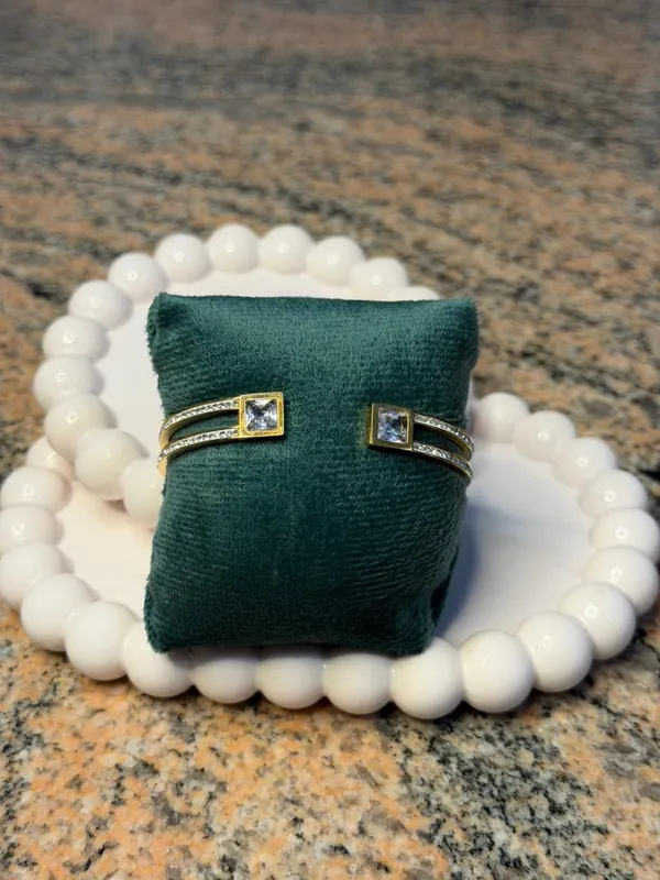 Gold_Alloy_Crystal_Cuff_Bracelet_For_Women