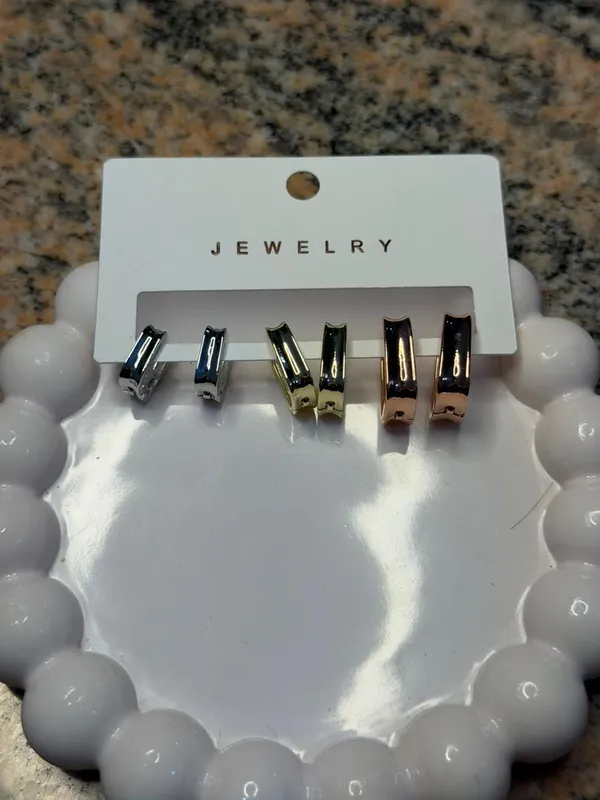 Gold_Alloy_Crystal_Stud_Earrings_Set_For_Women